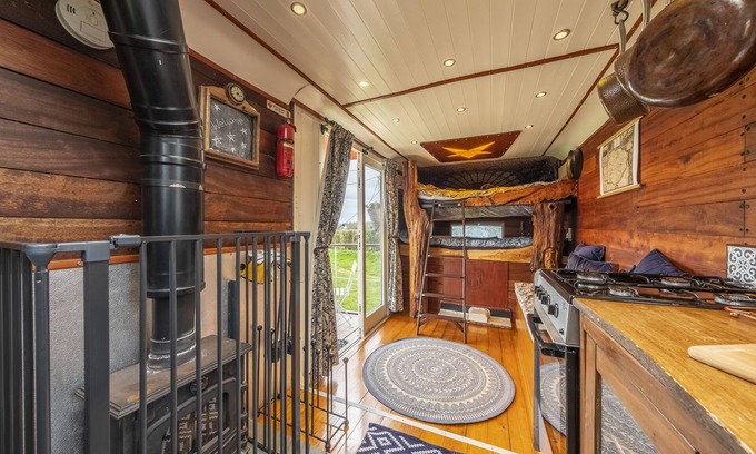 Dereham Cabina | Set in a wild flower meadow, Douglas is completely eco friendly and off-grid.