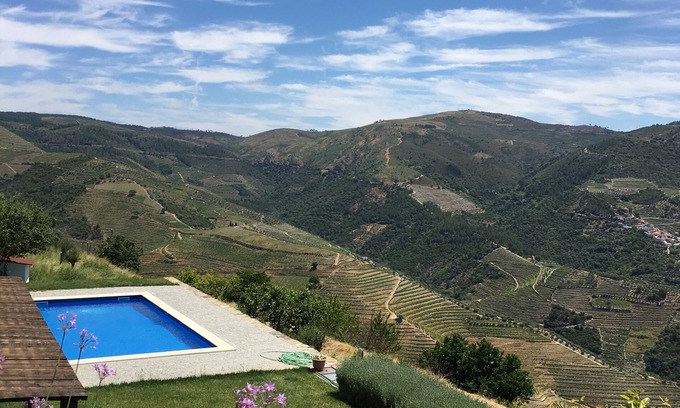 Bomfim Casa | Situado en su propio viñedo con vistas únicas sobre el valle para una completa privacidad!