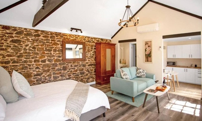 McLaren Vale Cabaña | Settlers Cottage a Unique Stay in a Heritage Place