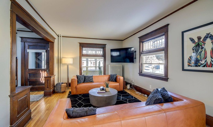 Merriam Park Casa | Seven Bedroom Saint Paul Stunner