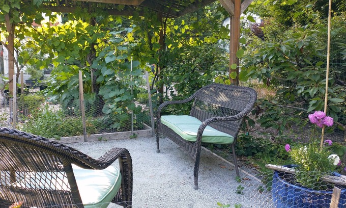 Maltby Casa | Seven Cedars on Parklike Grounds