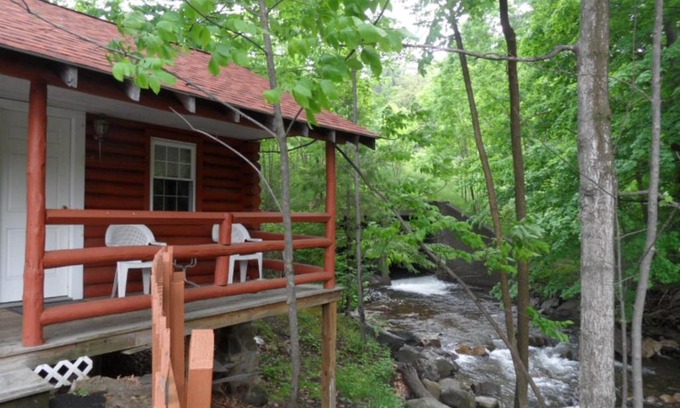 Lake George Casa | Seven Dwarfs Cabin - On The Brook Cabins