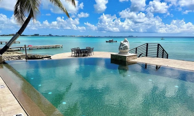 Northwest Point Condominio | Seven Mile View # 1: 2 BR Oceanfront Condo/w Pool