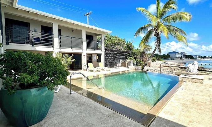 Northwest Point Condominio | Seven Mile View #3A: Oceanfront Studio w/Pool