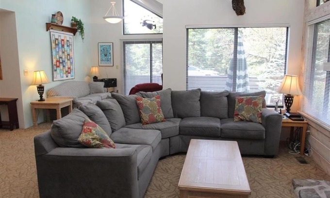 Seven Springs Apartamento | Seven Springs 3 Bedroom Standard Condo with Loft and Mountain Views! condo