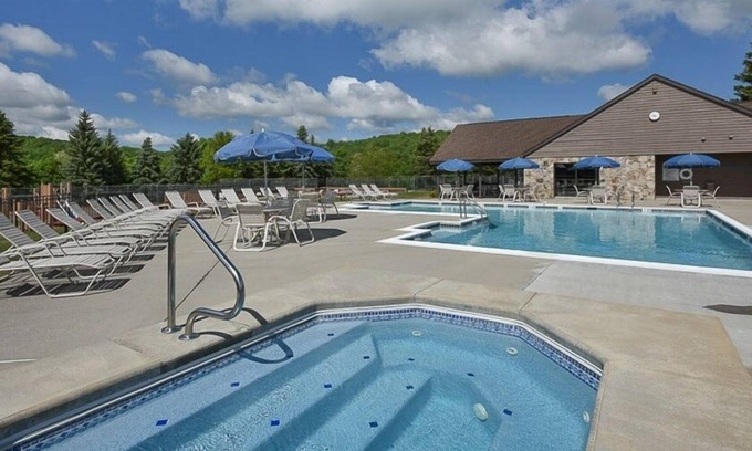 Seven Springs Condominio | Seven Springs 3 Bedrooms Premium Condo by RedAwning - Save 10% on 3 Nights, 15% on 5 Nights!