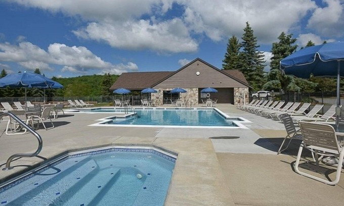 Seven Springs Condominio | Seven Springs 3 BR Condo, Loft and Mountain Views! by RedAwning - Save 10% on 3 Nights, 15% on 5 Nights!