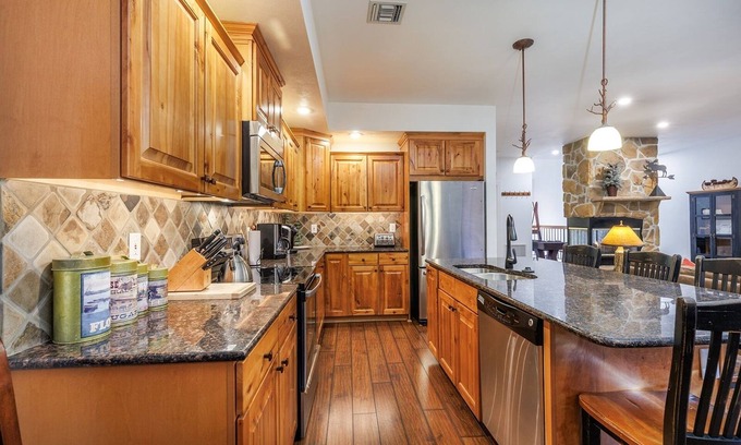 Seven Springs Condominio | Seven Springs 4 BR Premium Condo, Deck with Views by RedAwning - Save 10% on 3 Nights, 15% on 5 Nights!