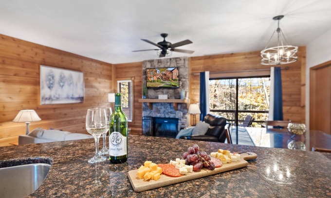 Seven Springs Condominio | Seven Springs- Pool/Pickleball/Hiking Ultimate Summer Getaway