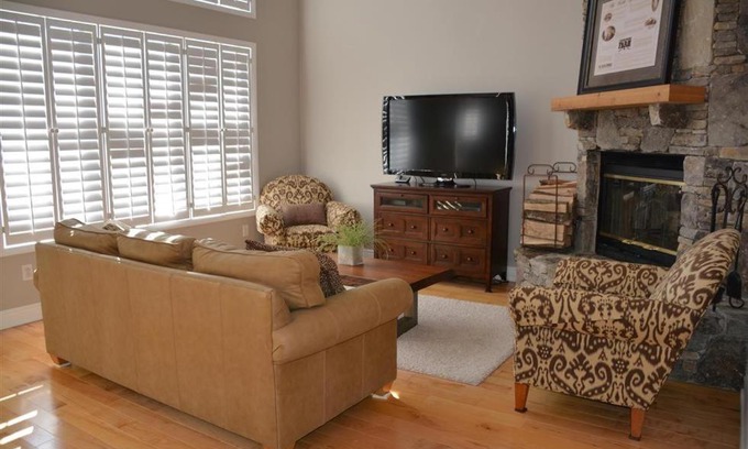 Seven Springs Apartamento | Seven Springs Woodridge 3 Bedroom Premium Condo, Private deck with wooded view condo
