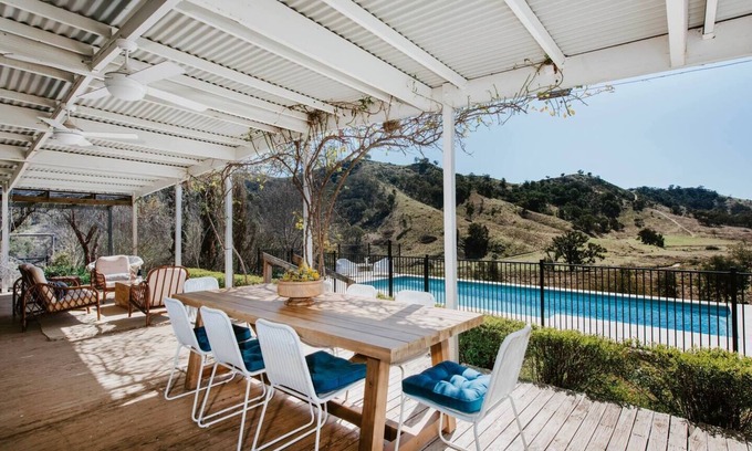 Yarrabin Casa | Seven Tree Hill An Enchanting Family Homestead