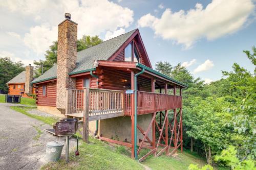 Sevierville Casa | Sevierville Cabin Private Deck, Community Pool!