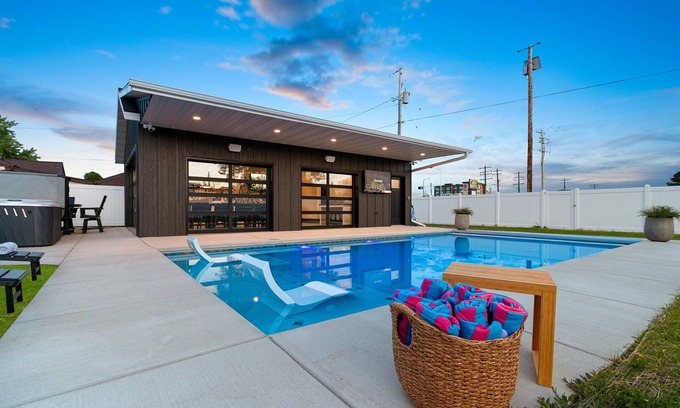Green Bay Casa | SGB3-Lombardi Pool House