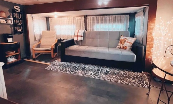 Kennebunk Casa | Shabby Chic Camper/Tiny Home with Hot Tub & Fire Pit, Downtown Kennebunk