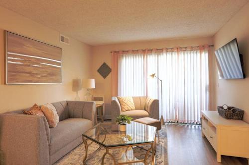 Ivey Ranch - Rancho Del Oro Apartamento | Shabby Chic Oceanside King & 2 Queen bed Pool GYM