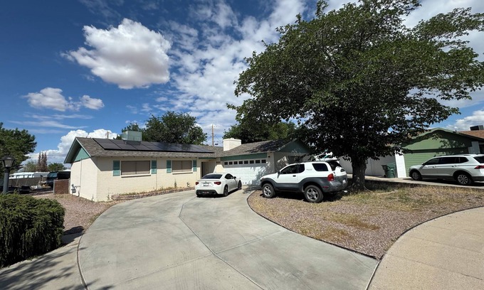 Kingman Casa | Shaded 2 bedrooms of a 3-bedroom house with WiFi, AC Less than a mile from Rt 66