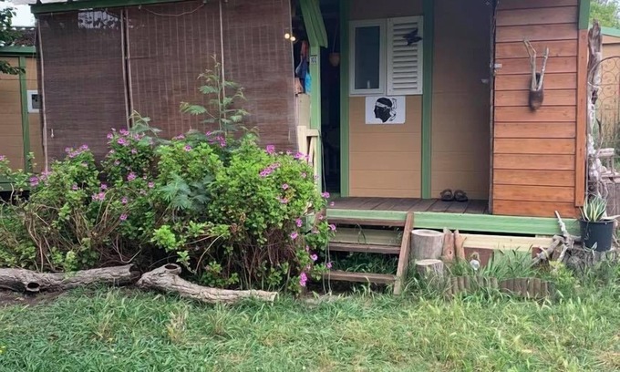 Sorbo-Ocagnano Chalet De Esquí | Bungalow de madera a la sombra, a 200 metros del mar, en un entorno verde encantador