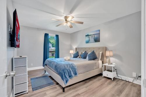 Clarksville Casa | Shades Of Gray Clean, Updated, & Comfy