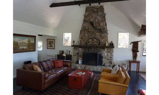 Pine Cove Cabina | SHADOW PINE LODGE 1925 OLD HUNTING LODGE.