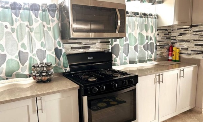 West Coast Casa | ShaDow Villa by the Airport 1BR
