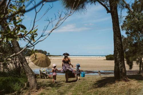 Narrawallee Casa | Shady Acres - direct water access!