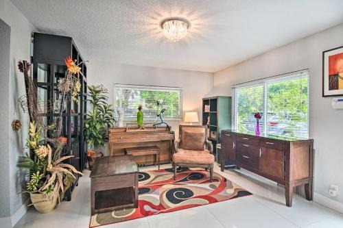 Croissant Park Casa | Shady and Eclectic Fort Lauderdale Dwelling with Yard!
