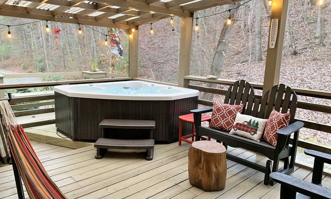 Almond Casa | Shady Forest Cove- Cottage near Tsali Biking Trails