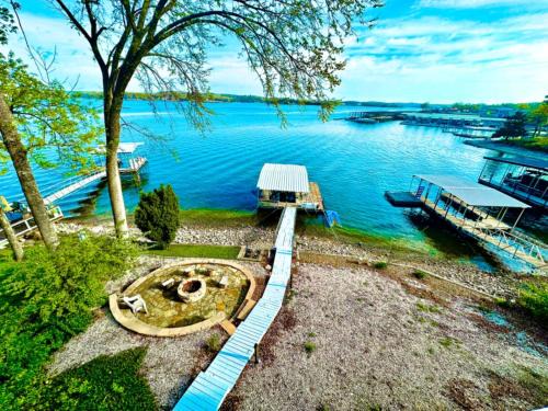 Lake Ozark Casa | Shady Gator Cove-3bed2bathhottubfirepitdock