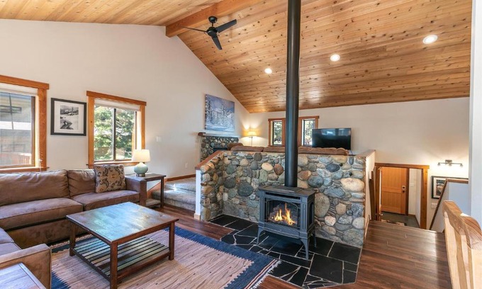 Truckee Casa | Shady Pines at Tahoe Donner- Serene Forest Retreat, 2 Gas Fireplaces, Sauna