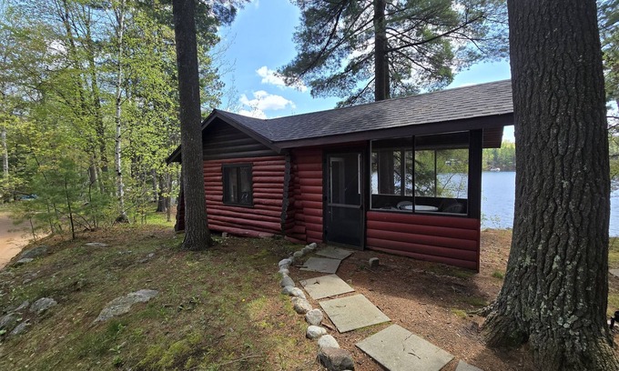 Rhinelander Cabina | Shady Rest Cabin #6, Lakefront, Beach, Dock, Swimming, Firepit