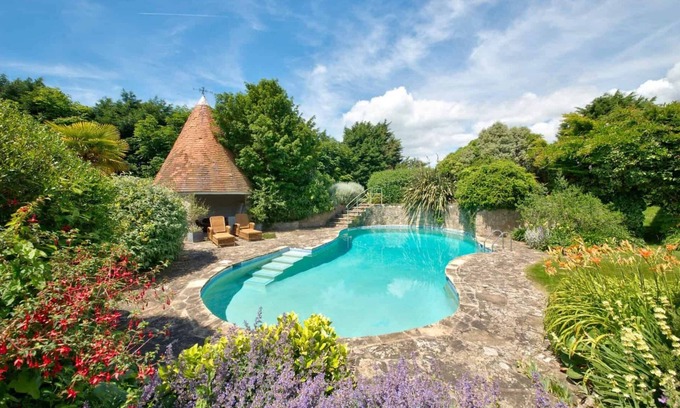 Ningwood Casa | Shalfleet Manor C16th - Pool, Tennis Court & 60 Acres