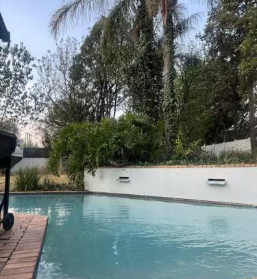 Kareeberg Cama Y Desayuno | Shalom Shalom - Stylish New Stay in the Heart of Fourways