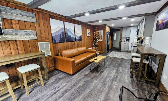 Snowshoe Casa | Shamrock 73 - 2br/2ba - Pet Friendly - Fully Renovated!