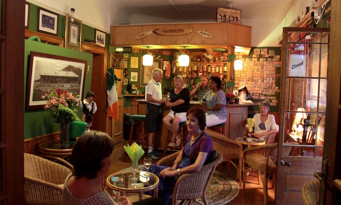 Emgwenya Casa | Shamrock Arms Guest Lodge