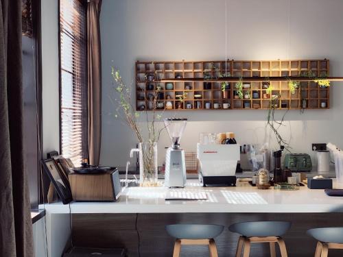 Jing'an Casa | Shanghai Downtown Hills Boutique Guesthouse - Near Metro Line 7, Exit 3, Changping Road