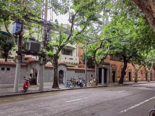 Huaihai Road Commercial Area Apartamento | Shanghai Garden Historical loft Apartment with courtyard and citywalk- Near Downtown Wukang Road