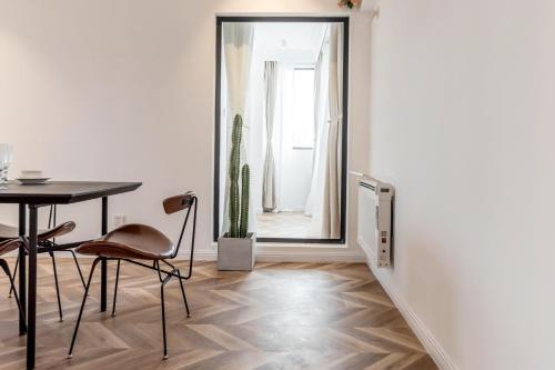 Downtown Shanghai Apartamento | Shanghai Hills&Serendipity Coloured Glaze Family Homestay with 2 Bedrooms Near Line1&2 People Square