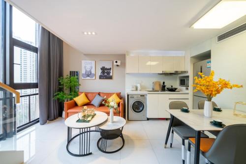 Jing'an Apartamento | Shanghai Hills & Wanye Prime Spacious Loft with Multi Rooms near Metro Line 13 and The Bund