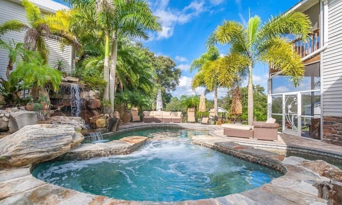 Braden River Casa | Lujosa mansión estilo Key West frente al mar ¡Bodas, vacaciones familiares y más!