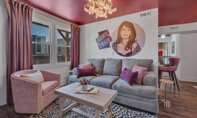 Buena Vista Apartamento | Shania Twain Themed Apartment!