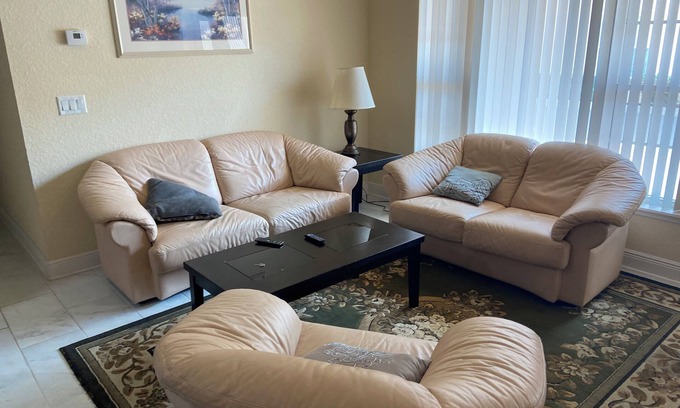 Tavares Condominio | Shantiniketan H 5 /2705 /50 minutes to the Disney 2 mile to down town Tavares.