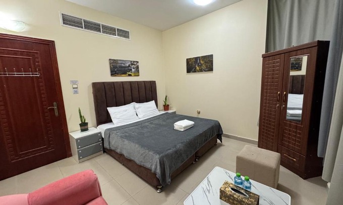 Al Ain Casa | Shared bath rooms only