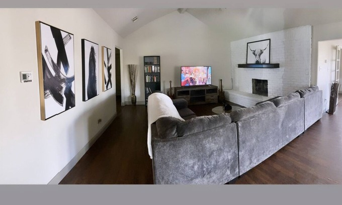 Bedford Casa | Shared (I live here) remodeled home with private bedroom + bathroom near airport