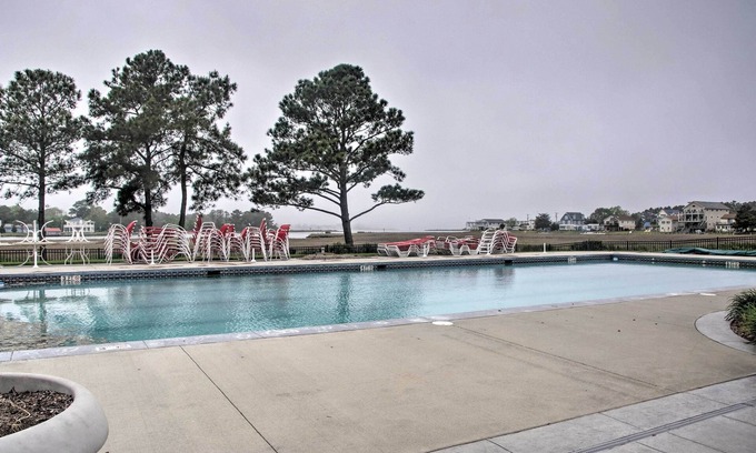 Ocean View Apartamento | Shared Pool & Bay Access: Ocean View Retreat