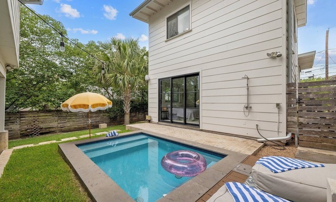 Blackshear-Prospect Hill Casa | Shared Pool + East Austin - Eastside Palm House!