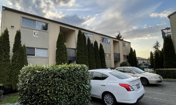Federal Way Casa | Shared Space with Private room in Beautiful Lakefront Apartment