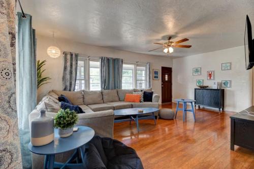 Holly Hill Casa | Shark Shack large house minutes to the beach