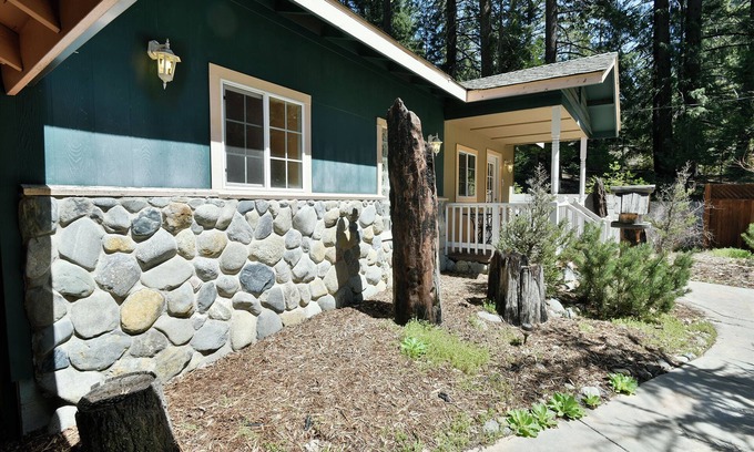 Mount Shasta Chalet De Esquí | Shasta Cottage, A romantic get-away in Mt. Shasta.