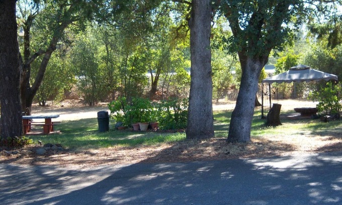 Shasta Lake Hotel | Shasta Dam Motel