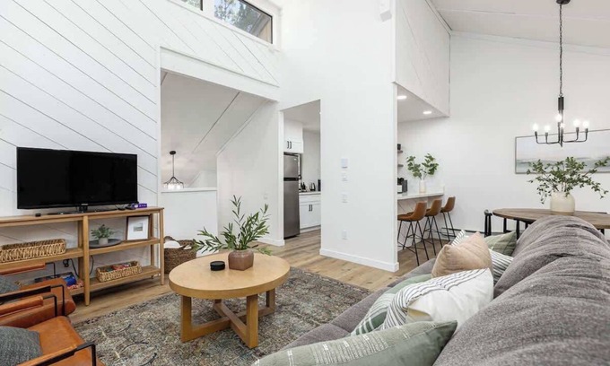 Shaver Lake Condominio | Shaver's Modern Forest Retreat-Pool & Spa